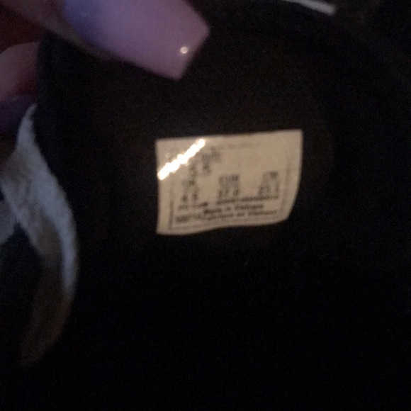 Vans - Picture 2 of 2